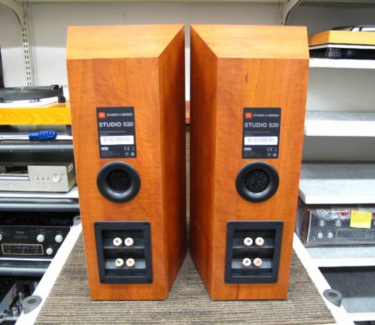 mat sau Loa JBL STUDIO 530 black