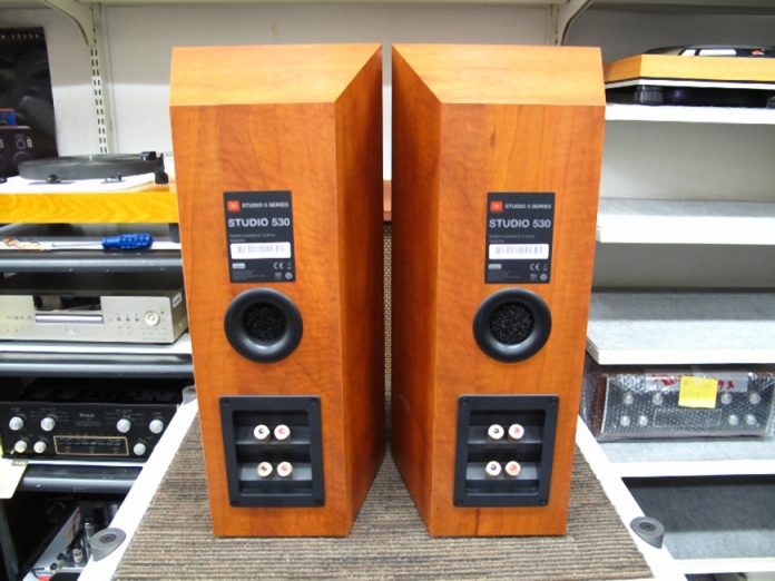 mat sau Loa JBL STUDIO 530 black