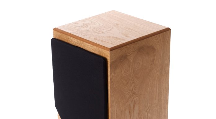 Loa MJ Acoustics Reference 210 tái tạo dải trầm chính xác với sự hài hoà